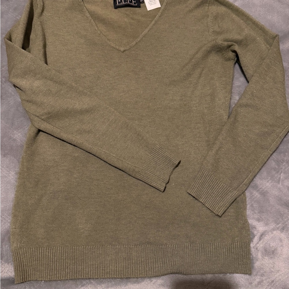 Elle Olive V-Neck Lightweight Sweater